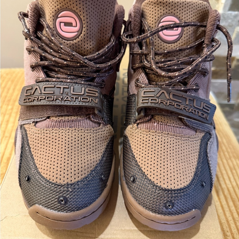 Nike Cactus Corporation light and dark Brown Sneakers